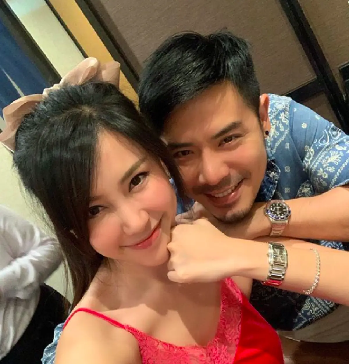 ช็อตนี้เร่าร้อน “เชน-แพร" โพสท่าแซ่บขาพาดเอวตัวพิงกำแพง 