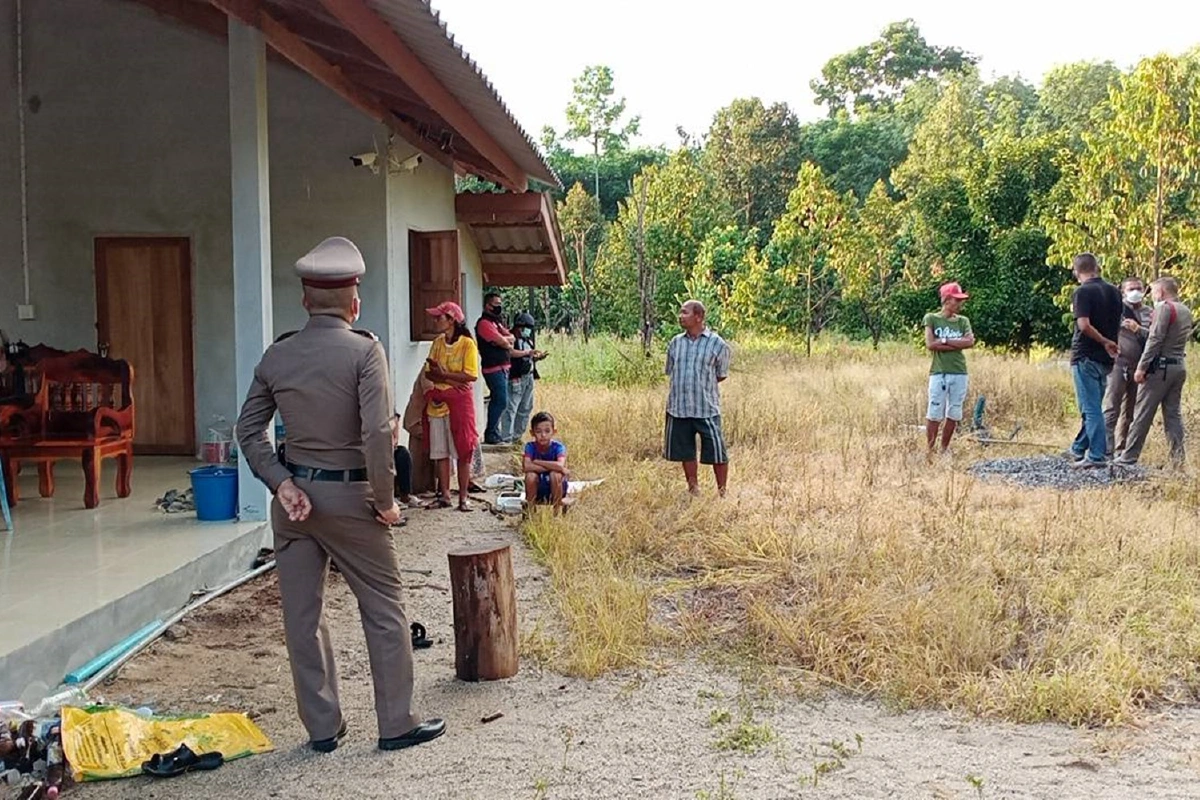 หนุ่มฆ่าตัวตายพิสดาร!ใช้เครื่องเจียรปาดคอกระโดดสระน้ำ