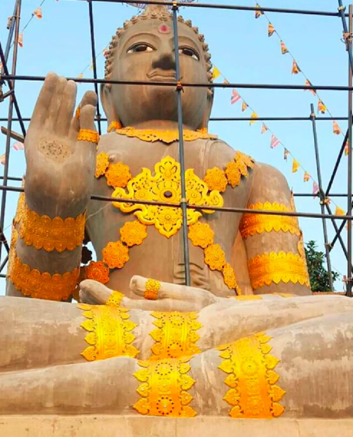  "เฟี้ยว์ฟ้าว" เผยภาพเมฆบนท้องฟ้าเป็นรูปร่างคล้ายพญานาค หลังสร้างพระพุทธเจ้าทันใจ