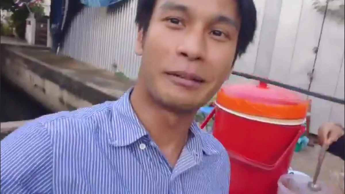 จังหวะได้มาก! โอ อนุชิต รีวิวไก่ย่างเจ้าเด็ด พูดถึง ณเดชน์ เจ้าตัวก็ขับรถผ่านมาพอดี (คลิป)