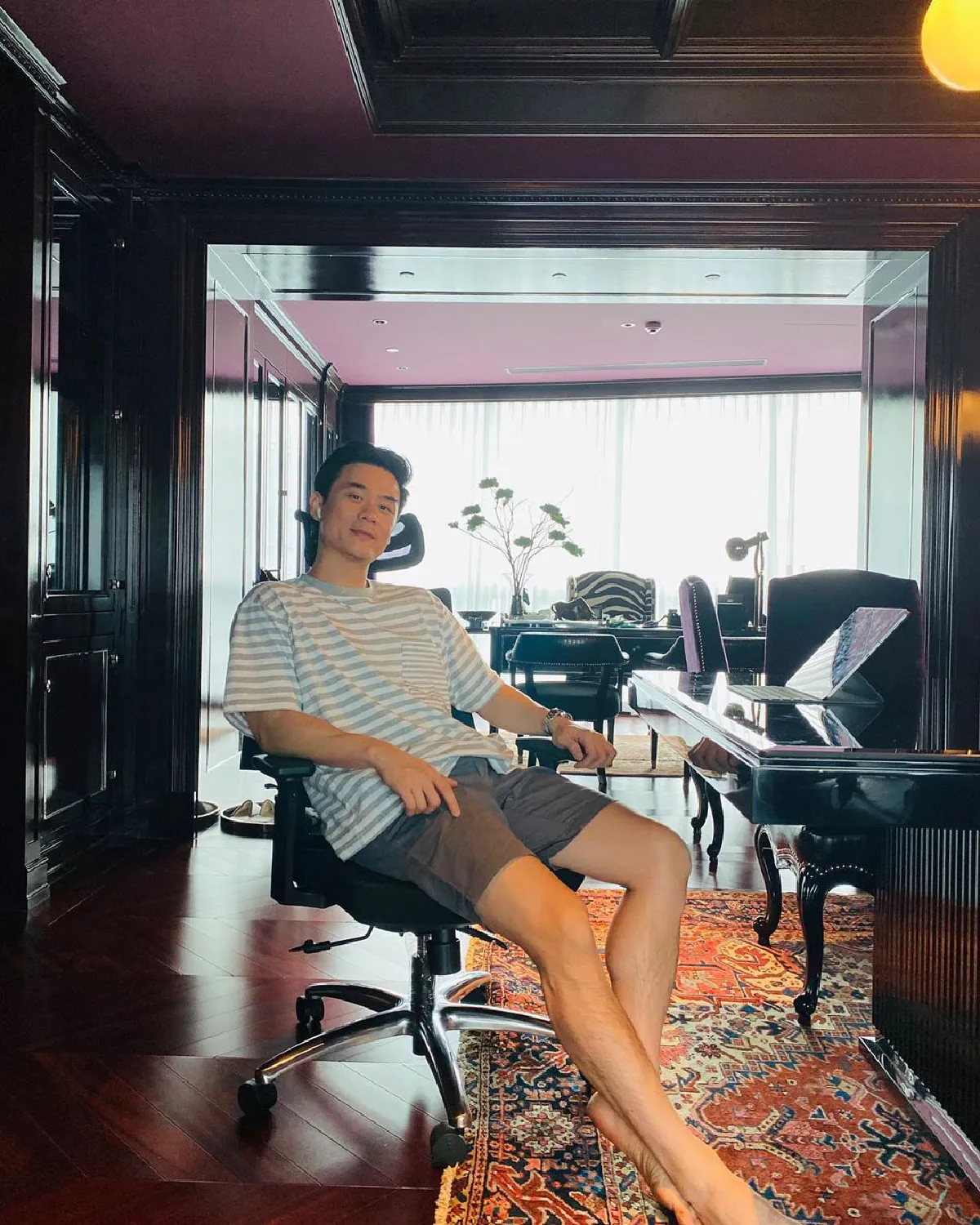 คุณพ่อหล่อมาก! น็อต วิศรุต อัปเดตภาพหลังเข้าฟิตเนส ถึงไม่ถอดเสื้อแต่ออร่าแรง