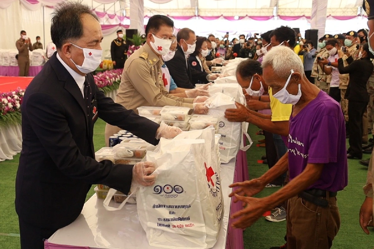 กรมสมเด็จพระเทพฯพระราชทานโรงครัวแจกอาหารช่วยชาวโคราชช่วงโควิด-19