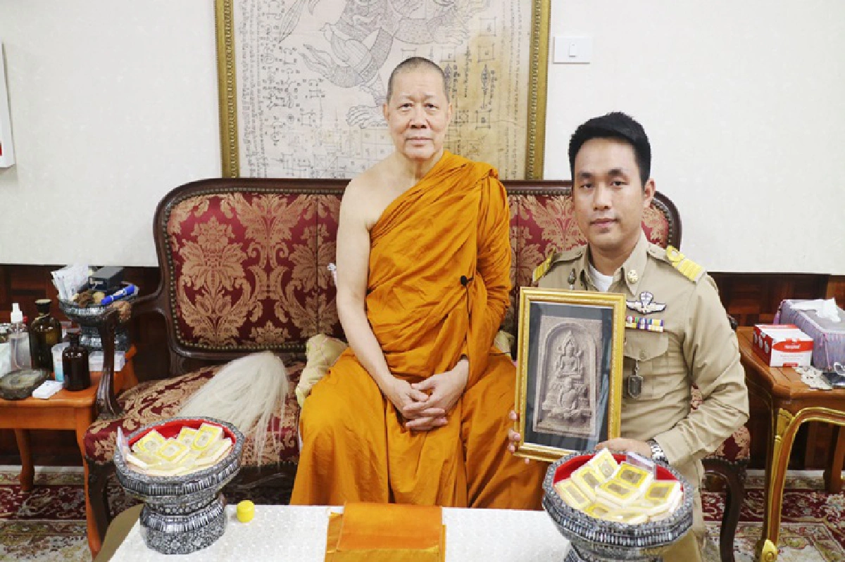 พิจิตรนิมนต์"ท่านเจ้าคุณธงชัย"ปลุกเสก"พระสมเด็จเพชรเงินทอง"แจกสู้โควิด