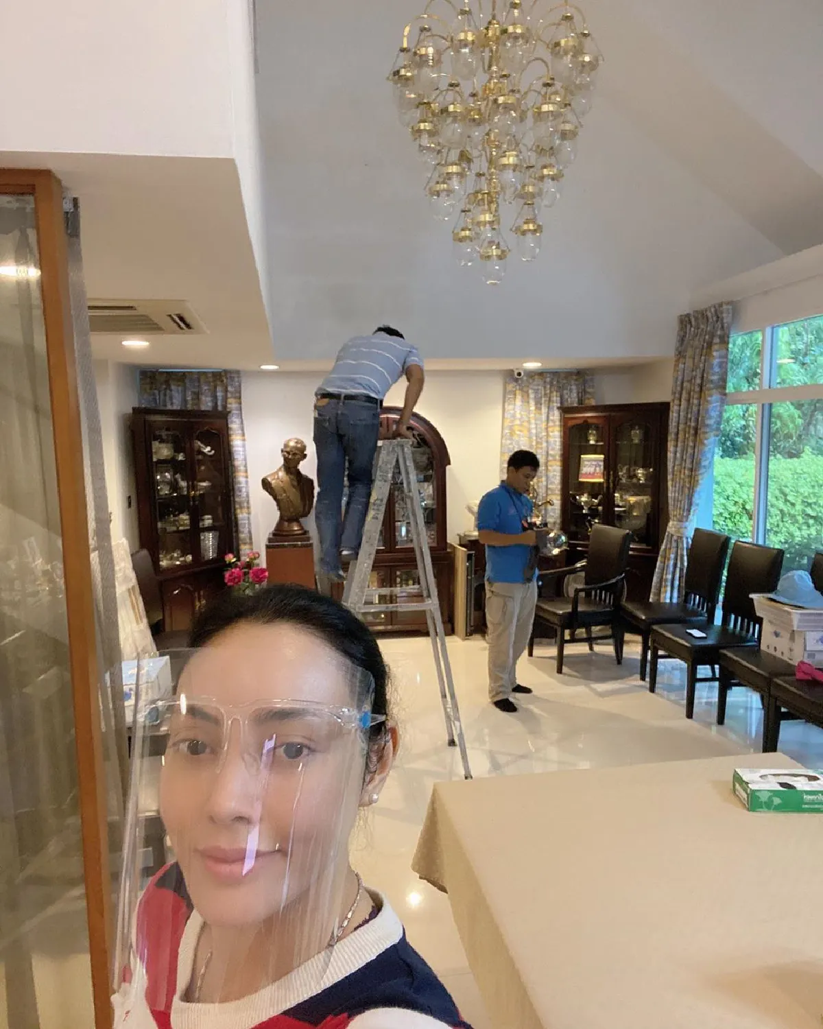 ตั๊ก บงกช สายลุย..ปีนบันไดซ่อมแอร์ ลั่นชีวิตจริงไม่ใช่เจ้าหญิงอย่างที่ทุกคนคิด