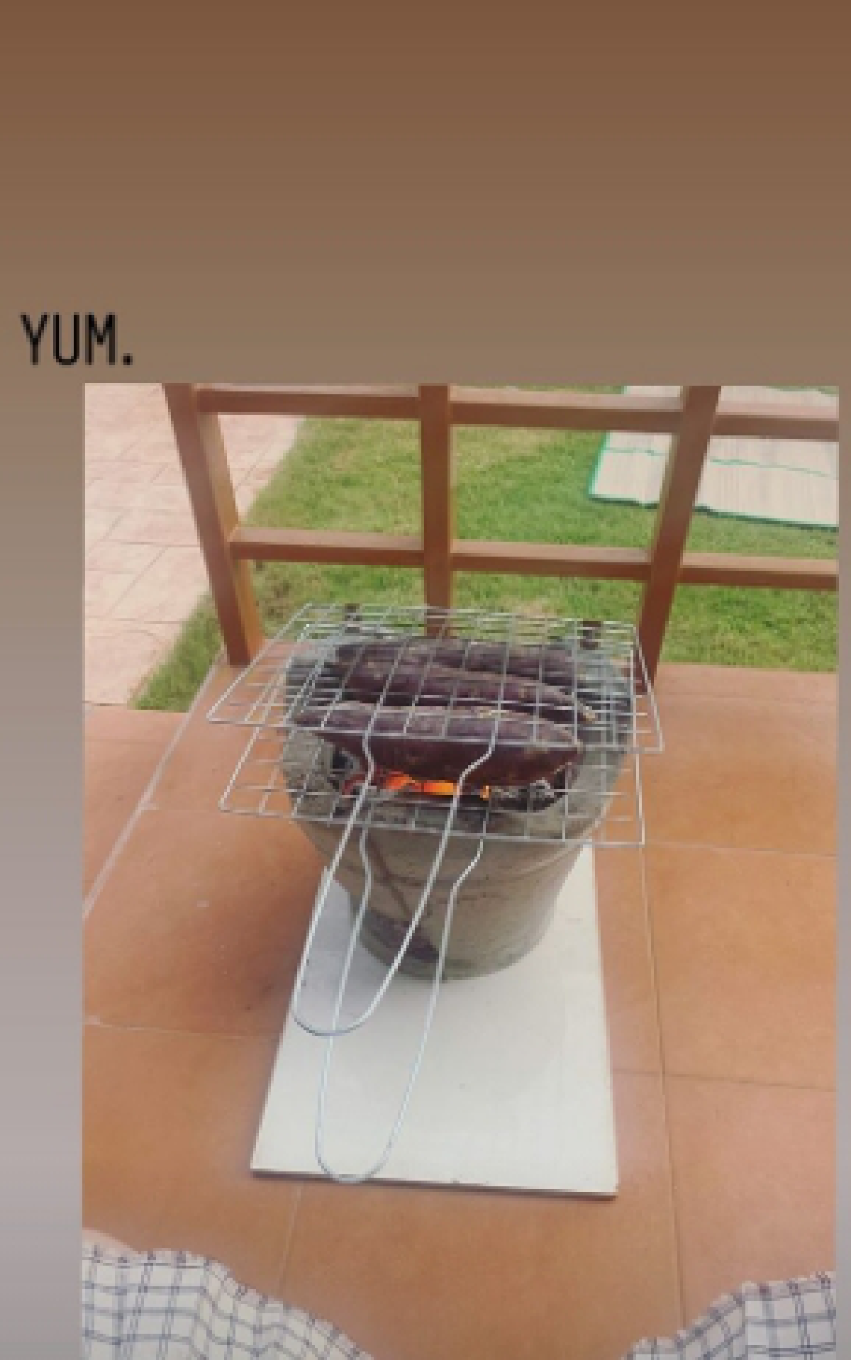 ราคาจะสูงขึ้นมั้ย? ญาญ่า อุรัสยา ถ่ายภาพนั่งปิ้งหัวมันชิลๆ ชาวเน็ตตามมาแซวเพียบ