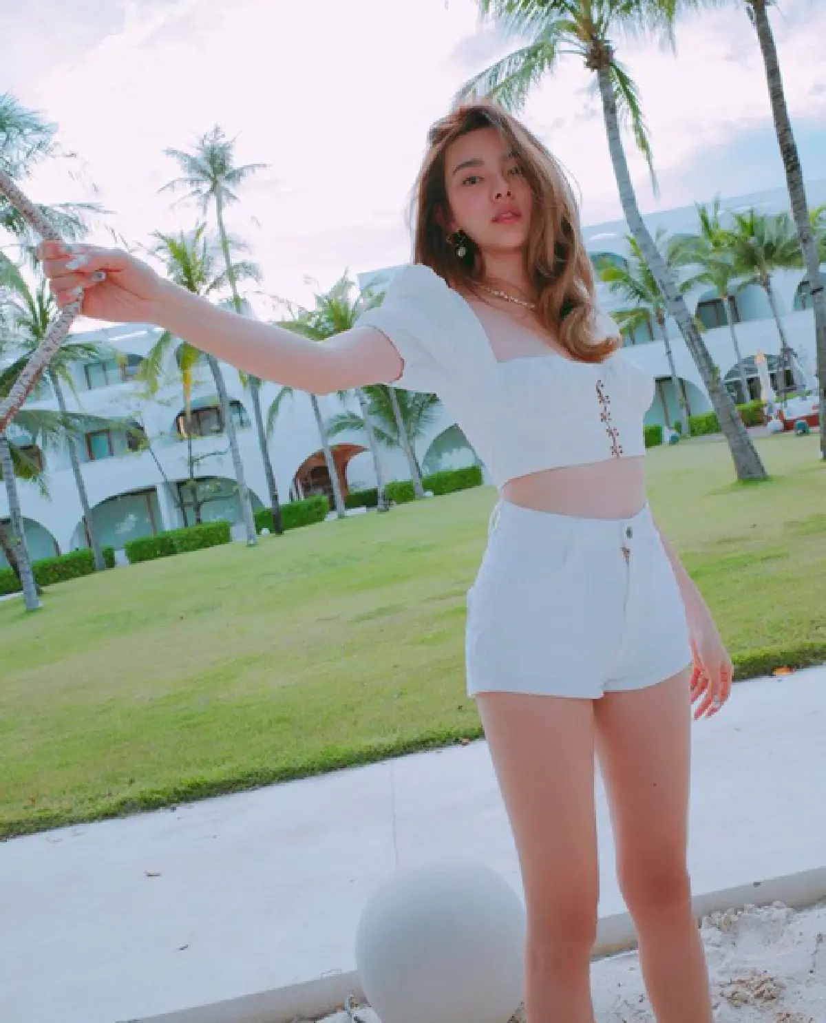“ดิว อริสรา” โชว์แซ่บต่อเนื่อง! ลุยทะเลสมุยเซ็กซี่ทะลุกล้องอีกแล้ว