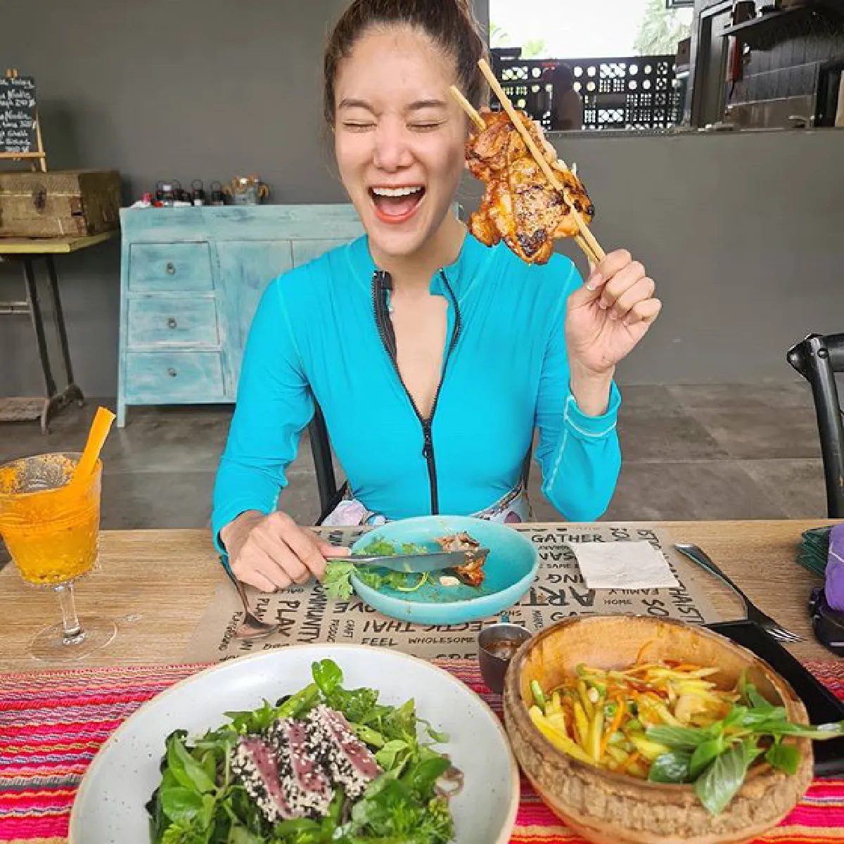 ตูน บอดี้สแลม ขับรถนานกว่า 11 ชั่วโมงลงใต้พา ก้อย เที่ยวทะเลภูเก็ต