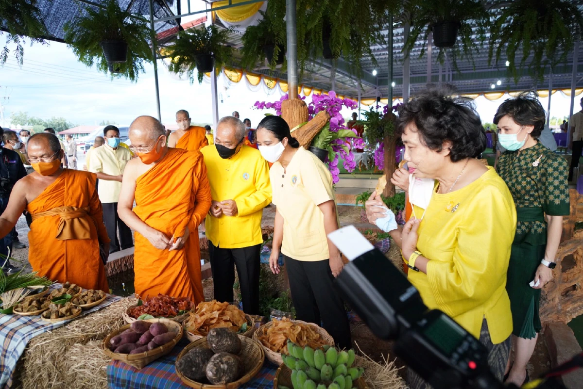 เลขานุการในสมเด็จพระสังฆราช มอบ"ต้นกล้า-เมล็ดพันธุ์ผัก"บรรเทาโควิด-19