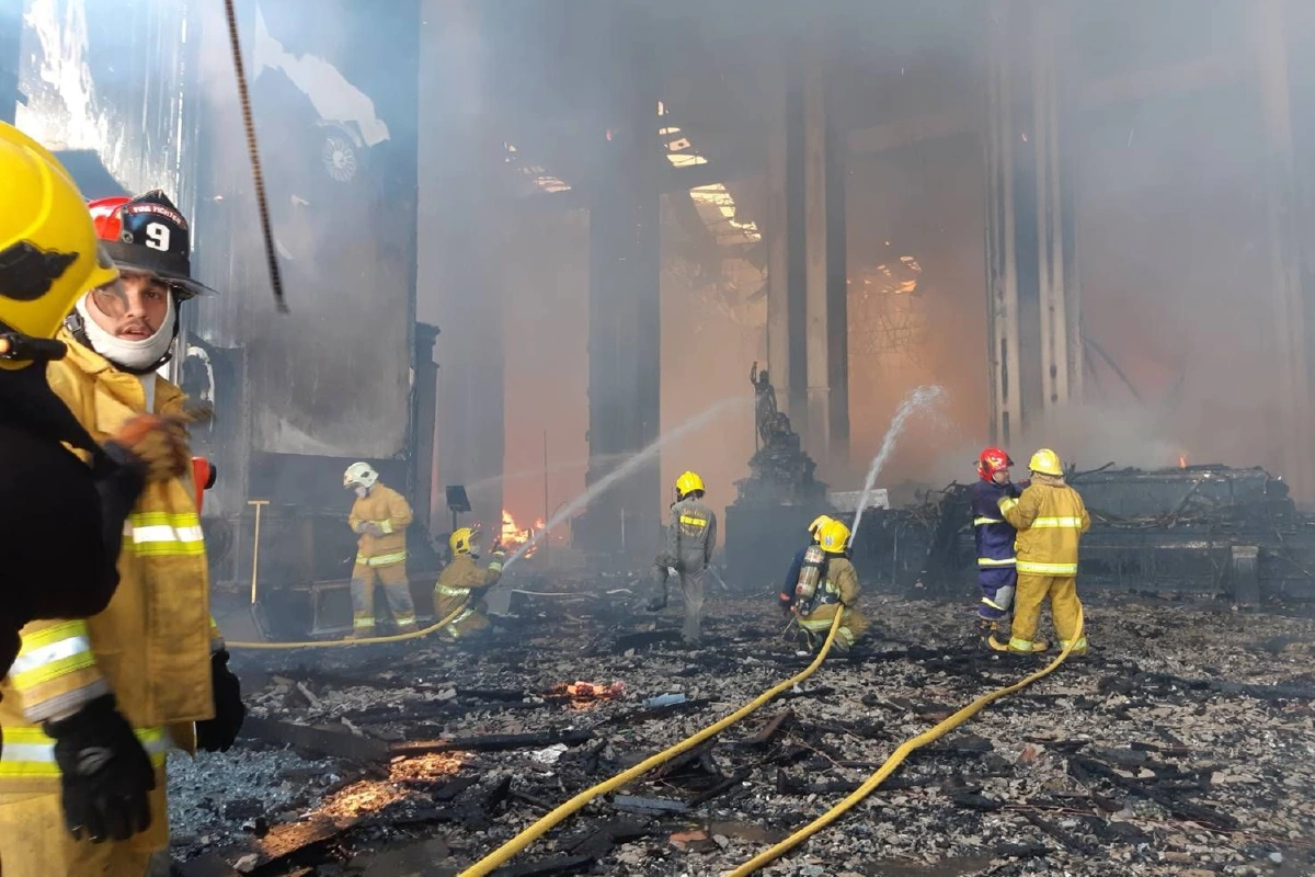 เพลิงโหม!ไหม้บ้านสุขาวดี!เสี่ยงถล่ม