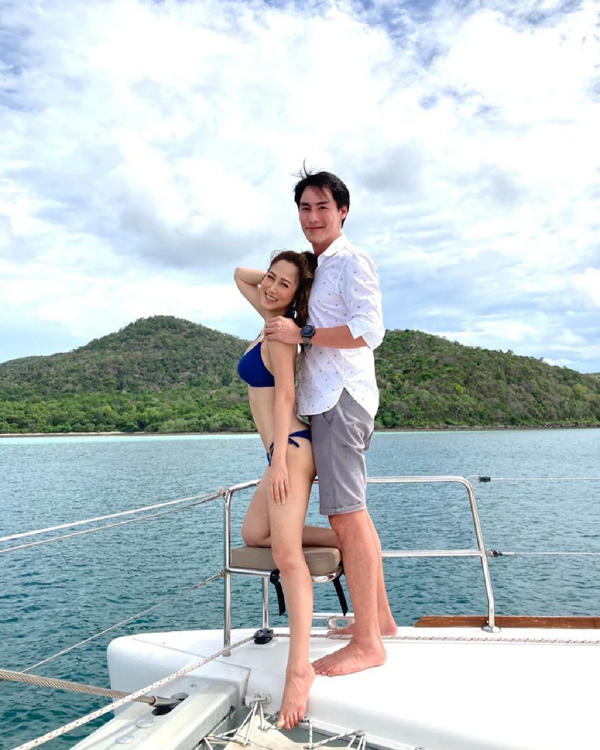 ท่าโพสสุดแซ่บ! นาวิน ต้าร์ พา ไฮโซน้ำหวาน ล่องเรือยอร์ชฉลองวันเกิด 