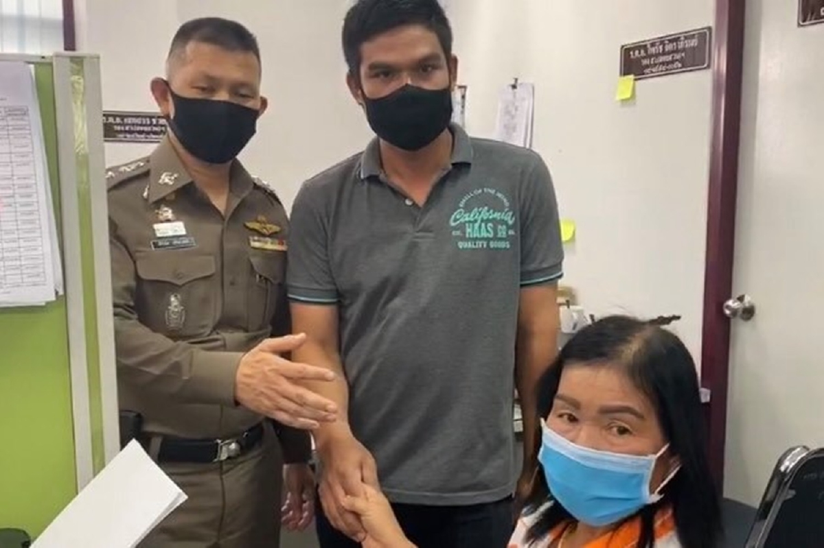 โชเฟอร์รถตู้ขอโทษถีบหน้าแม่ค้าขายลอตเตอรี่ โชเฟอร์รถตู้ขอโทษถีบหน้าแม่ค้าขายลอตเตอรี่