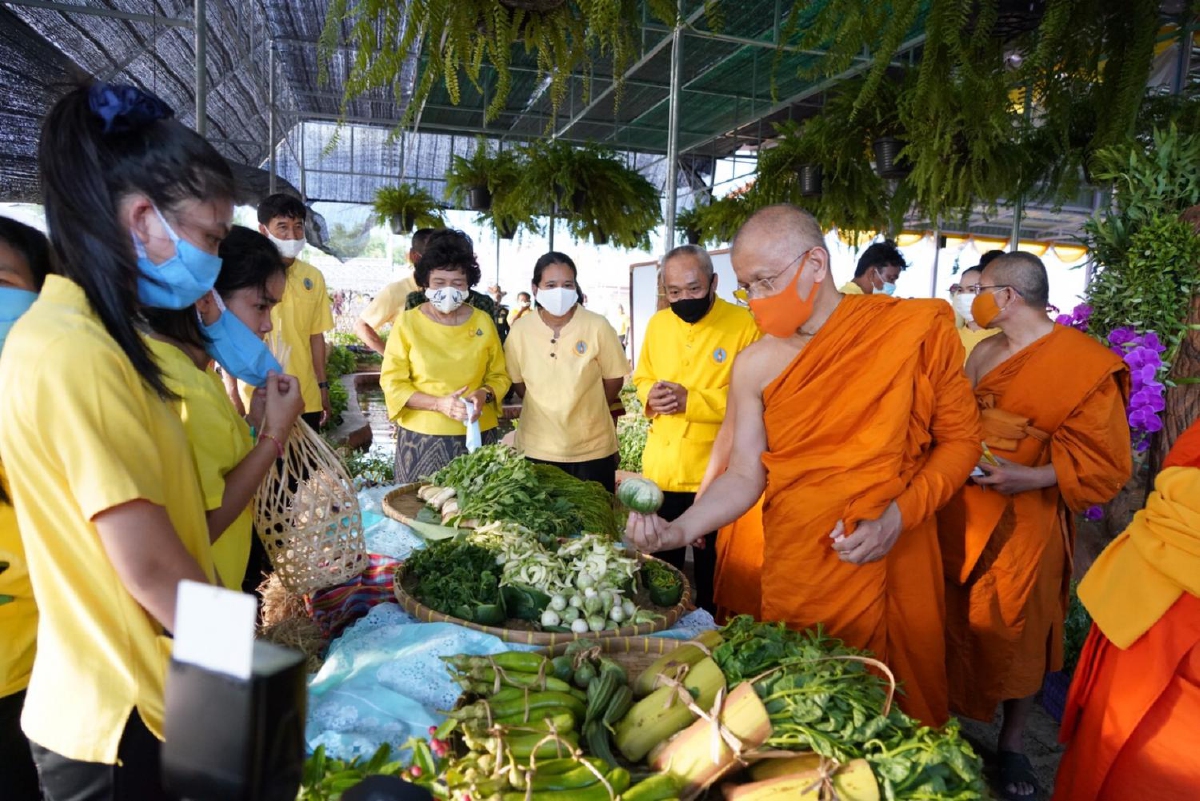 เลขานุการในสมเด็จพระสังฆราช มอบ"ต้นกล้า-เมล็ดพันธุ์ผัก"บรรเทาโควิด-19 เลขานุการในสมเด็จพระสังฆราช มอบ"ต้นกล้า-เมล็ดพันธุ์ผัก"บรรเทาโควิด-19