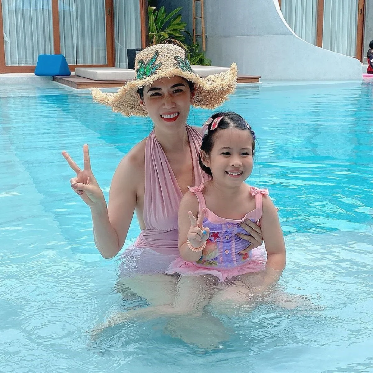 เมย์ ปทิดา อวดภาพยิ้มสดใส คนโฟกัสท้อง..ถามมีน้องหรือเปล่า?