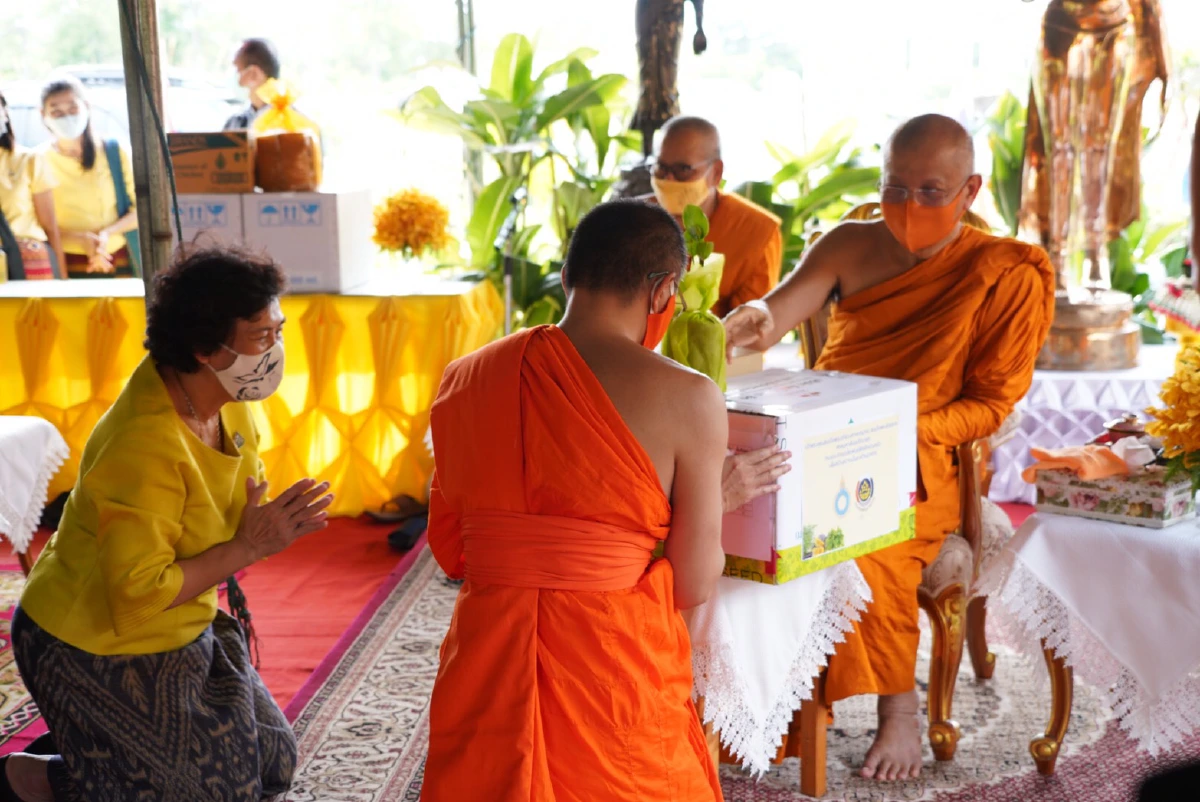 เลขานุการในสมเด็จพระสังฆราช มอบ"ต้นกล้า-เมล็ดพันธุ์ผัก"บรรเทาโควิด-19