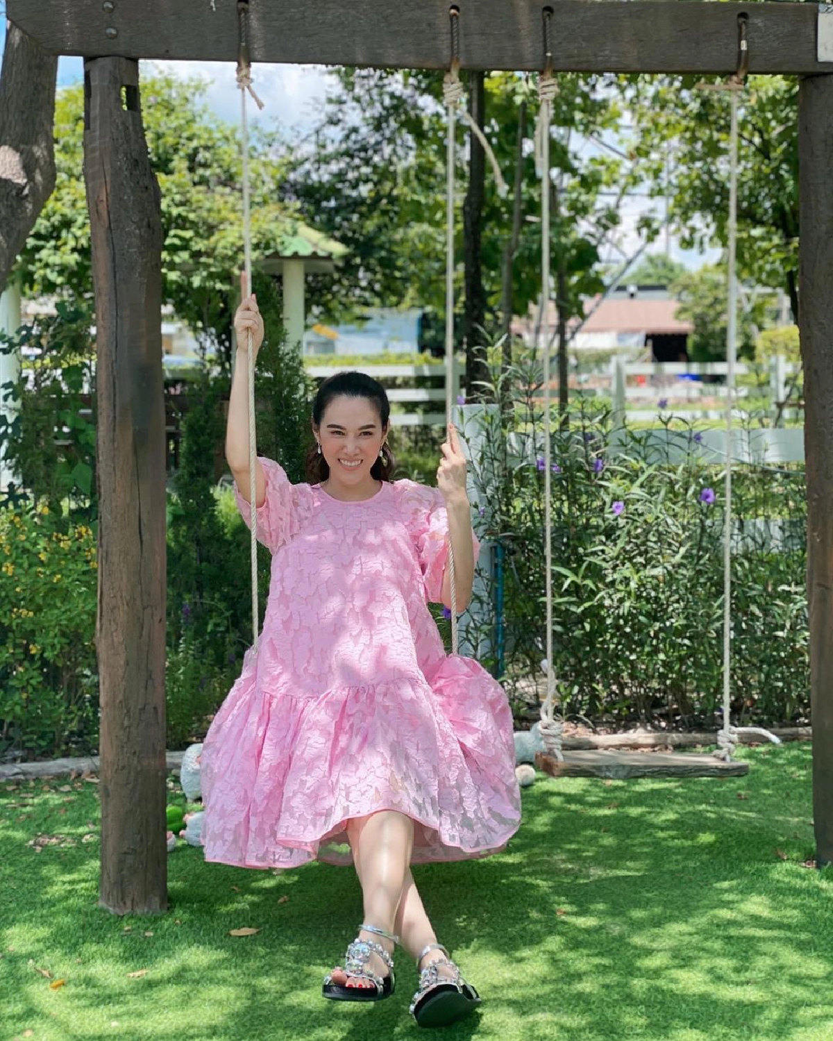 เมย์ ปทิดา อวดภาพยิ้มสดใส คนโฟกัสท้อง..ถามมีน้องหรือเปล่า?