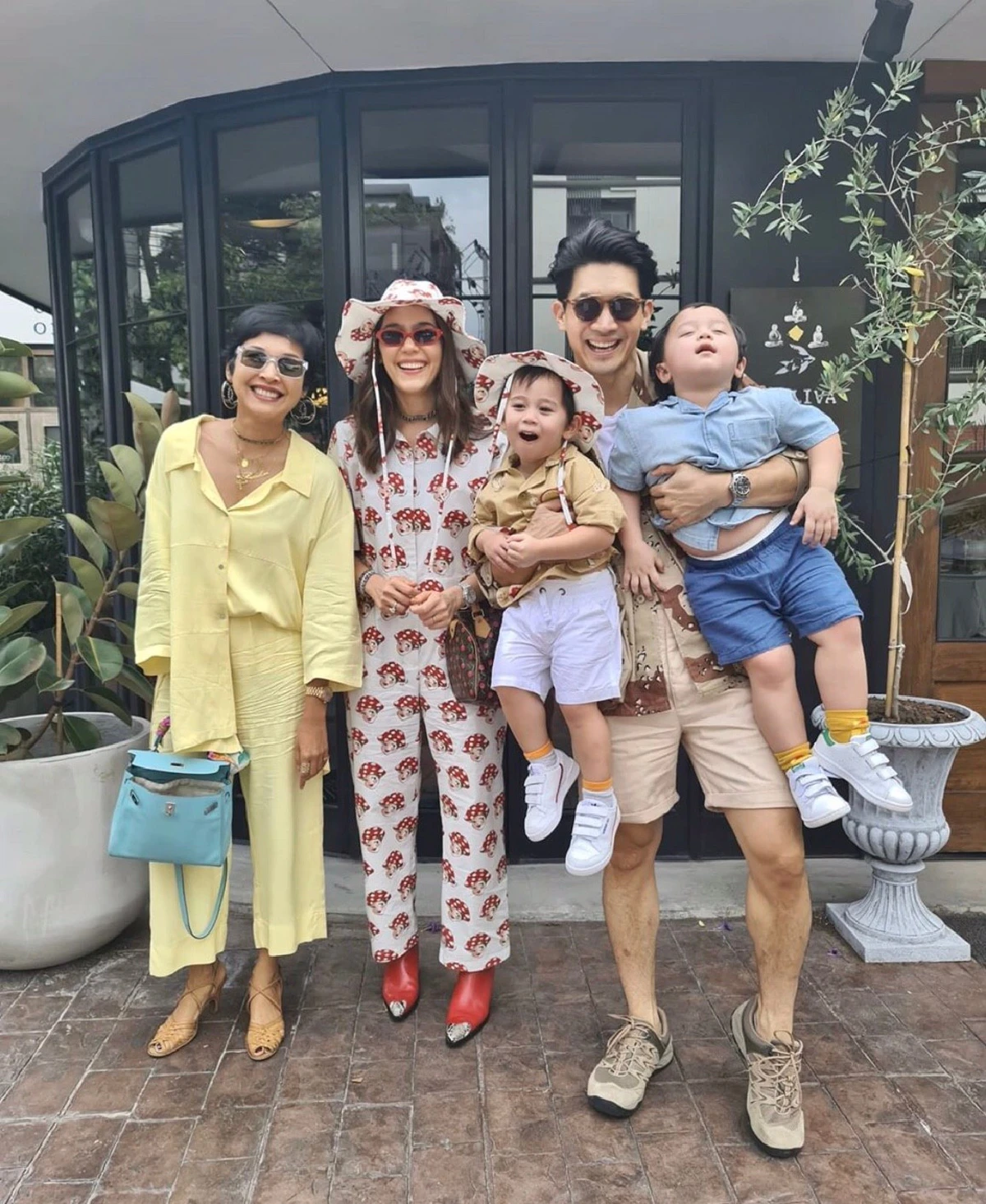 โมเมนต์น่ารัก! ลุงเคน กับเด็กแฝด สายฟ้า-พายุ เล่นซนกันสนุกสนาน (คลิป)