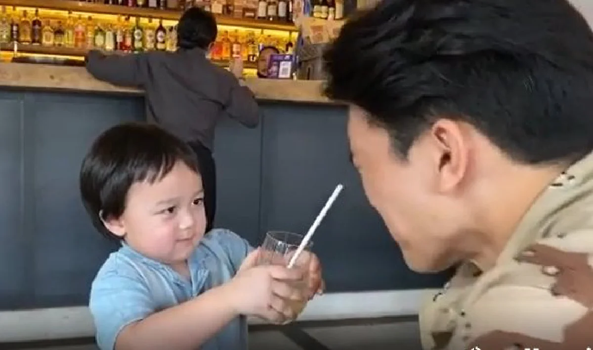 โมเมนต์น่ารัก! ลุงเคน กับเด็กแฝด สายฟ้า-พายุ เล่นซนกันสนุกสนาน (คลิป)