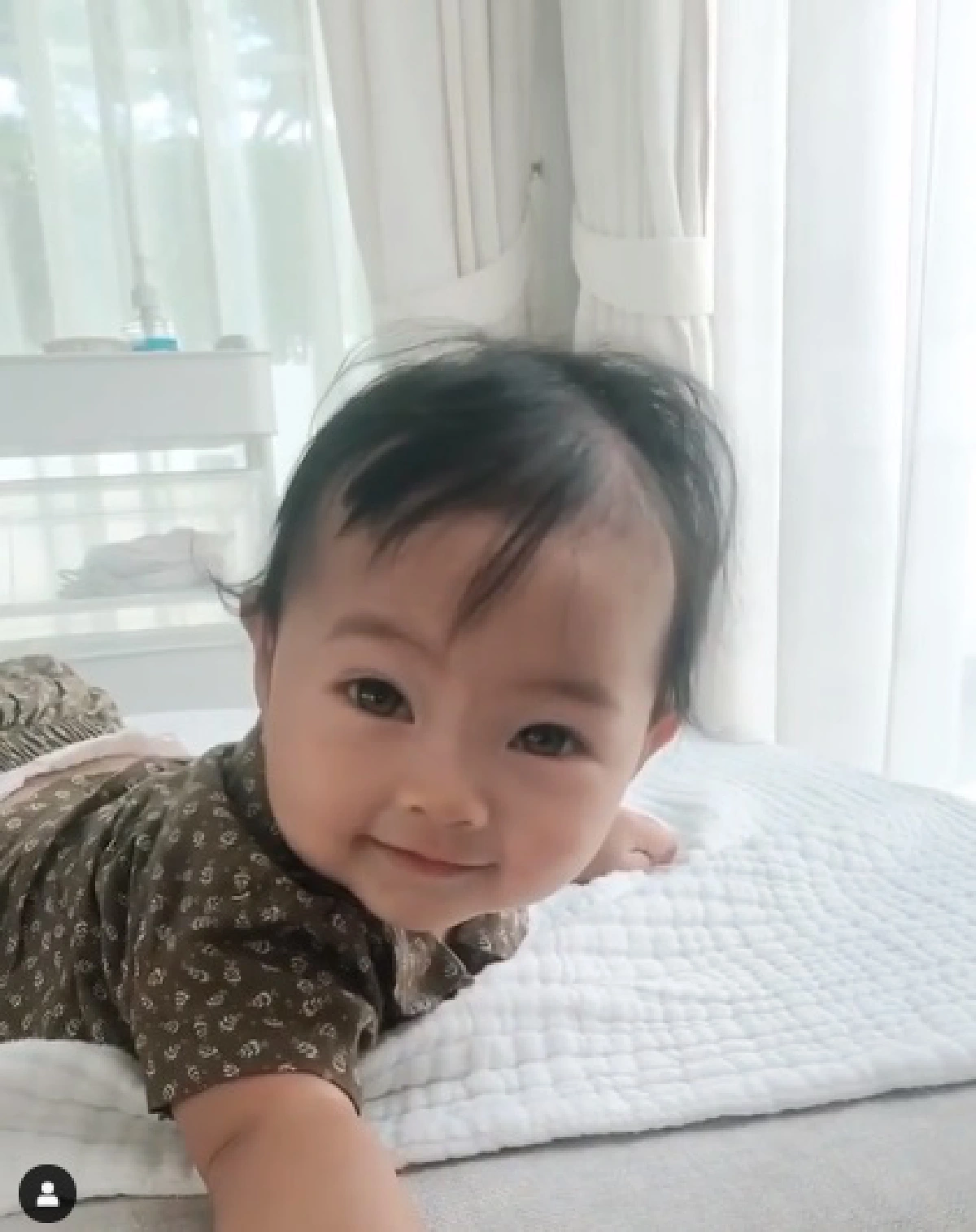 น้องโนล่า ยิ้มหวานส่งสายตาแป๋วสู้กล้อง อวดความน่ารักดูแล้วหลงหนักมาก (คลิป)