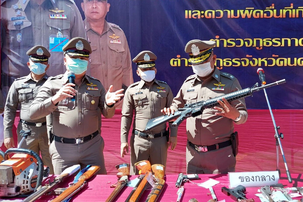 ตำรวจโคราชกวาดล้างแว้นซิ่งยึดจยย.-ท่อไอเสียเพียบ!