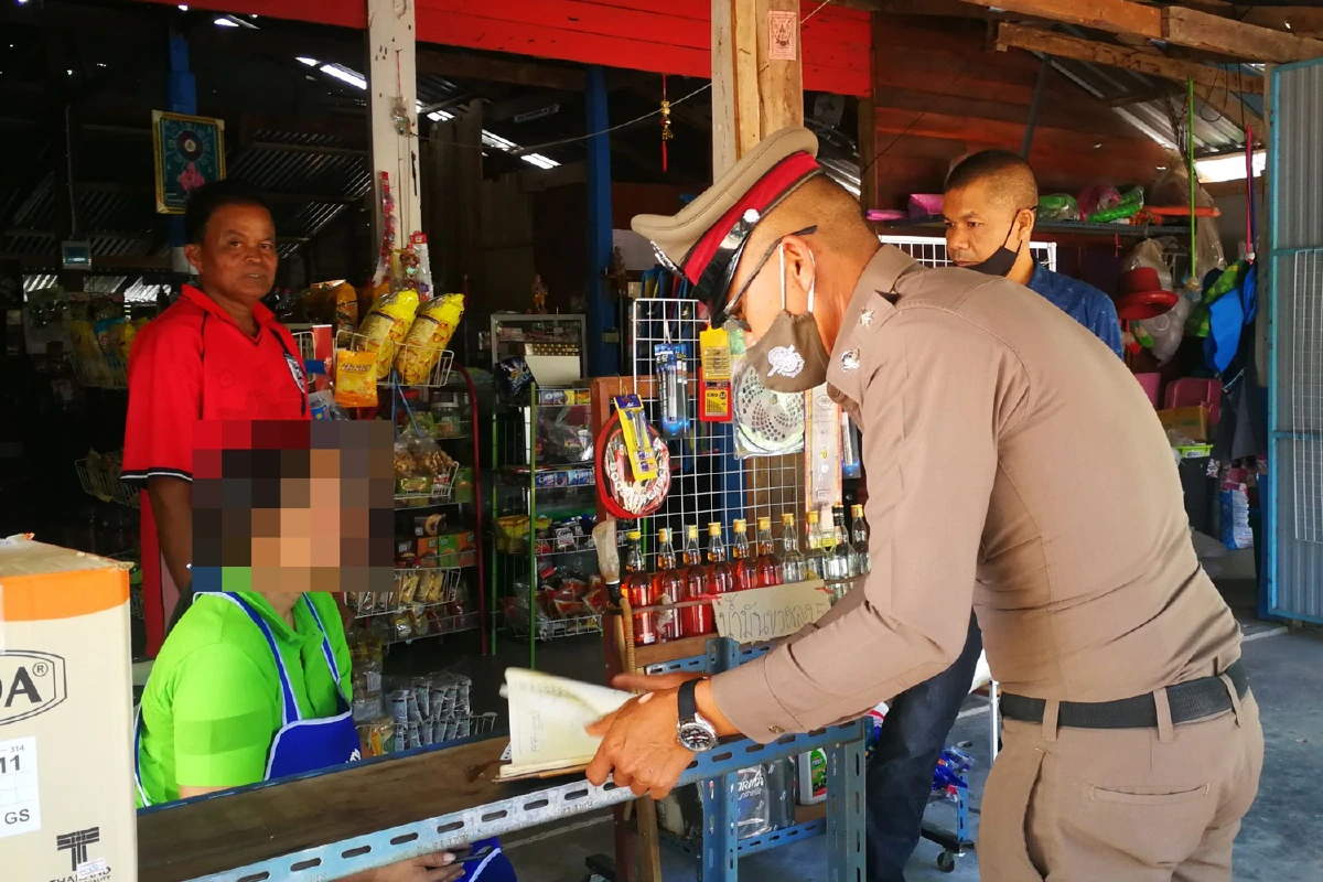 โจรไอ้โม่งชักมีดจี้แม่ค้าร้านของชำชิงเงิน2พันหนีลอยนวล