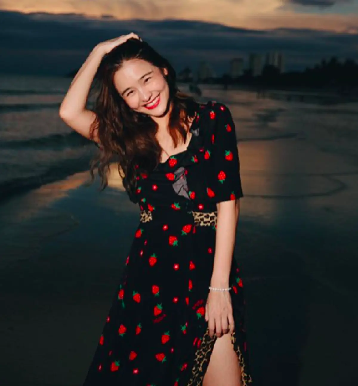 เซ็กซี่แพ็คคู่! “ออม-ทับทิม" สลัดผ้าโชว์หุ่นแซ่บในทริปหัวหิน