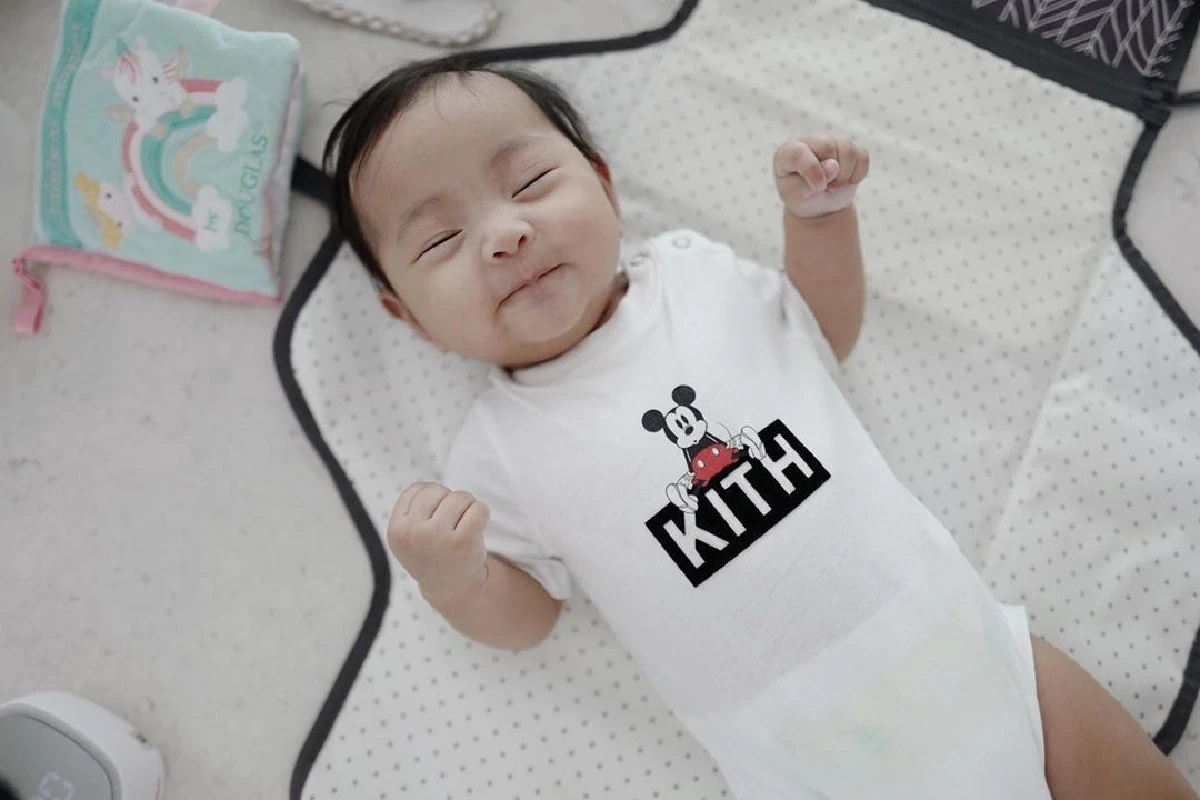 น้องโนล่า ยิ้มหวานส่งสายตาแป๋วสู้กล้อง อวดความน่ารักดูแล้วหลงหนักมาก (คลิป)