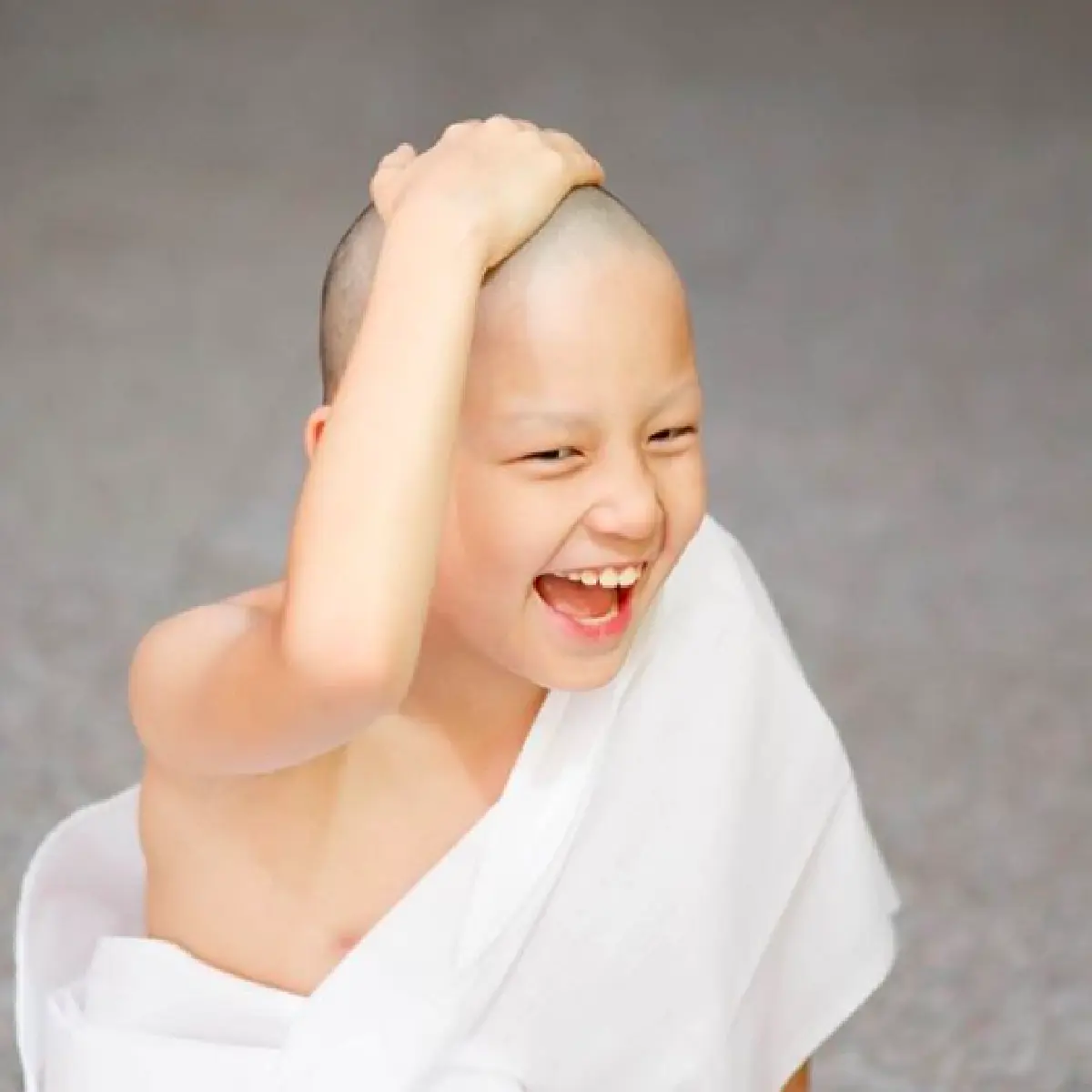 “พลอย ชิดจันทร์” และสามี อิ่มอกอิ่มใจหนัก “น้องชิโน่-น้องชิต้าร์” บวชเณร