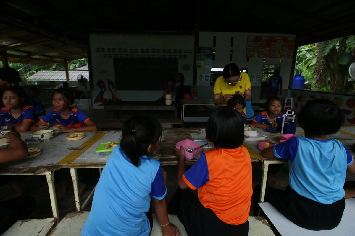 ส่องโรงเรียนกลางป่าทุ่งใหญ่จัดการเรียนสอนยุคโควิด-19