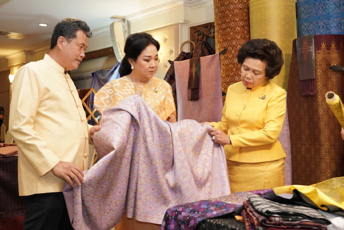 พช.-สภาสตรีฯ-กทม.ร่วมรณรงค์ข้าราชการใส่ผ้าไทยสร้างรายได้สู่ชุมชน