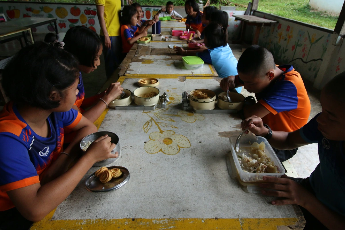 ส่องโรงเรียนกลางป่าทุ่งใหญ่จัดการเรียนสอนยุคโควิด-19