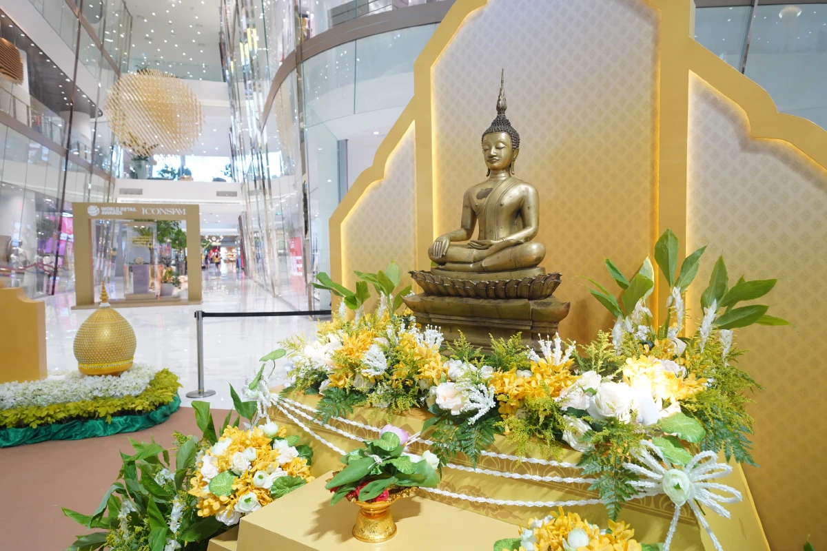 “ไอคอนสยาม ไหว้พระสุขใจ หล่อเทียนไทยให้เรืองรอง” มหัศจรรย์งานบุญครั้งยิ่งใหญ่เนื่องในวันเข้าพรรษา 