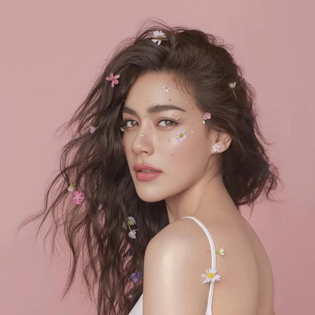 เกินต้าน! คิมเบอร์ลี่ หั่นผมสั้นอวดลุคสวยเท่ สะกดทุกสายตาห้ามใจไว้ไม่อยู่ 