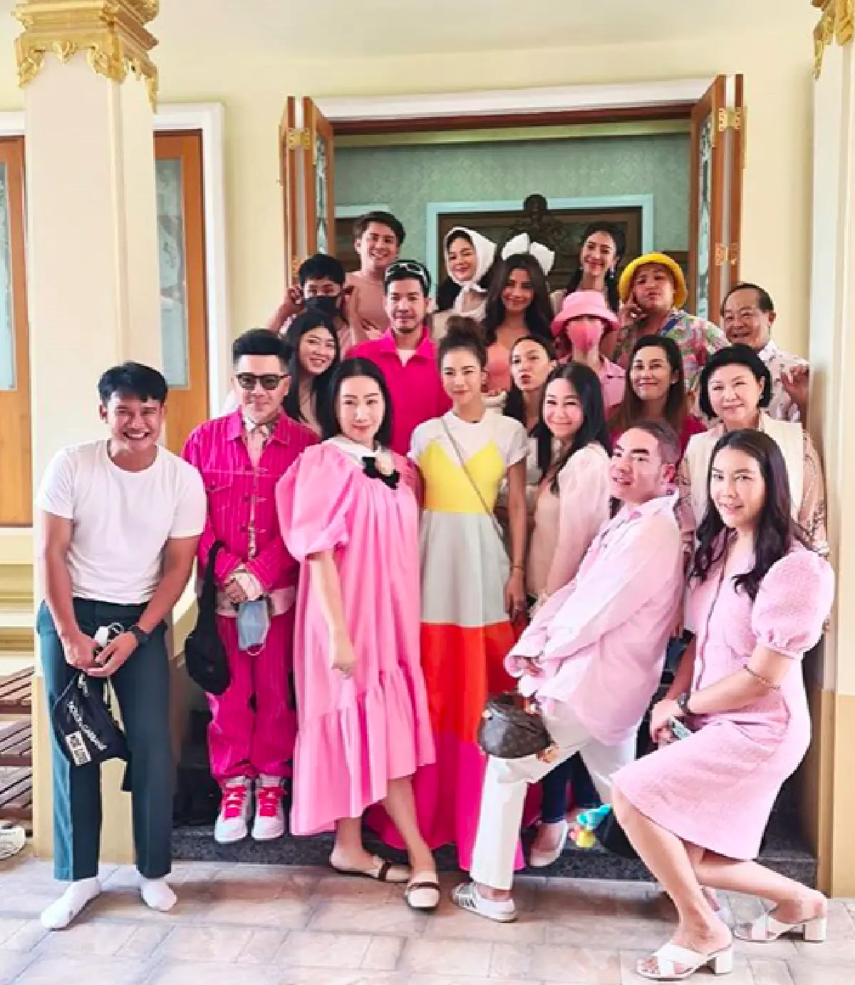 “คริส หอวัง” แท็กทีมคนสนิท ทำบุญวันเกิดอายุครบ 40 ปี 