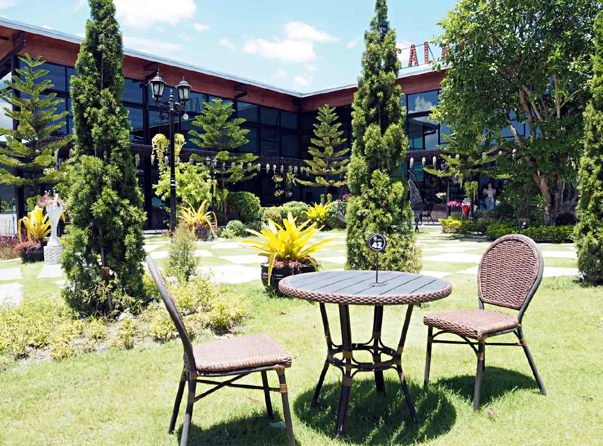 The Salares Coffee Bar & Bistro อิ่มอร่อยทุกจาน มื้อแห่งความสำราญย่านศาลายา