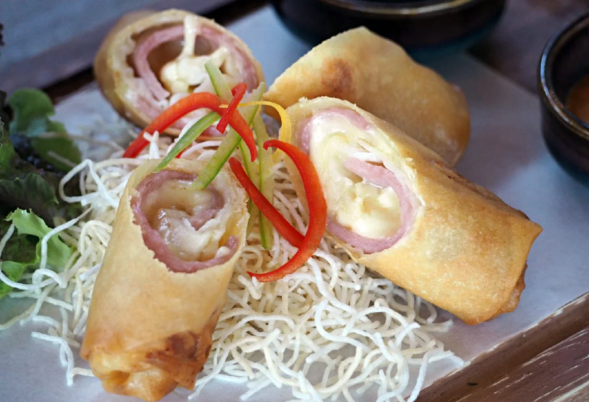 The Salares Coffee Bar & Bistro อิ่มอร่อยทุกจาน มื้อแห่งความสำราญย่านศาลายา