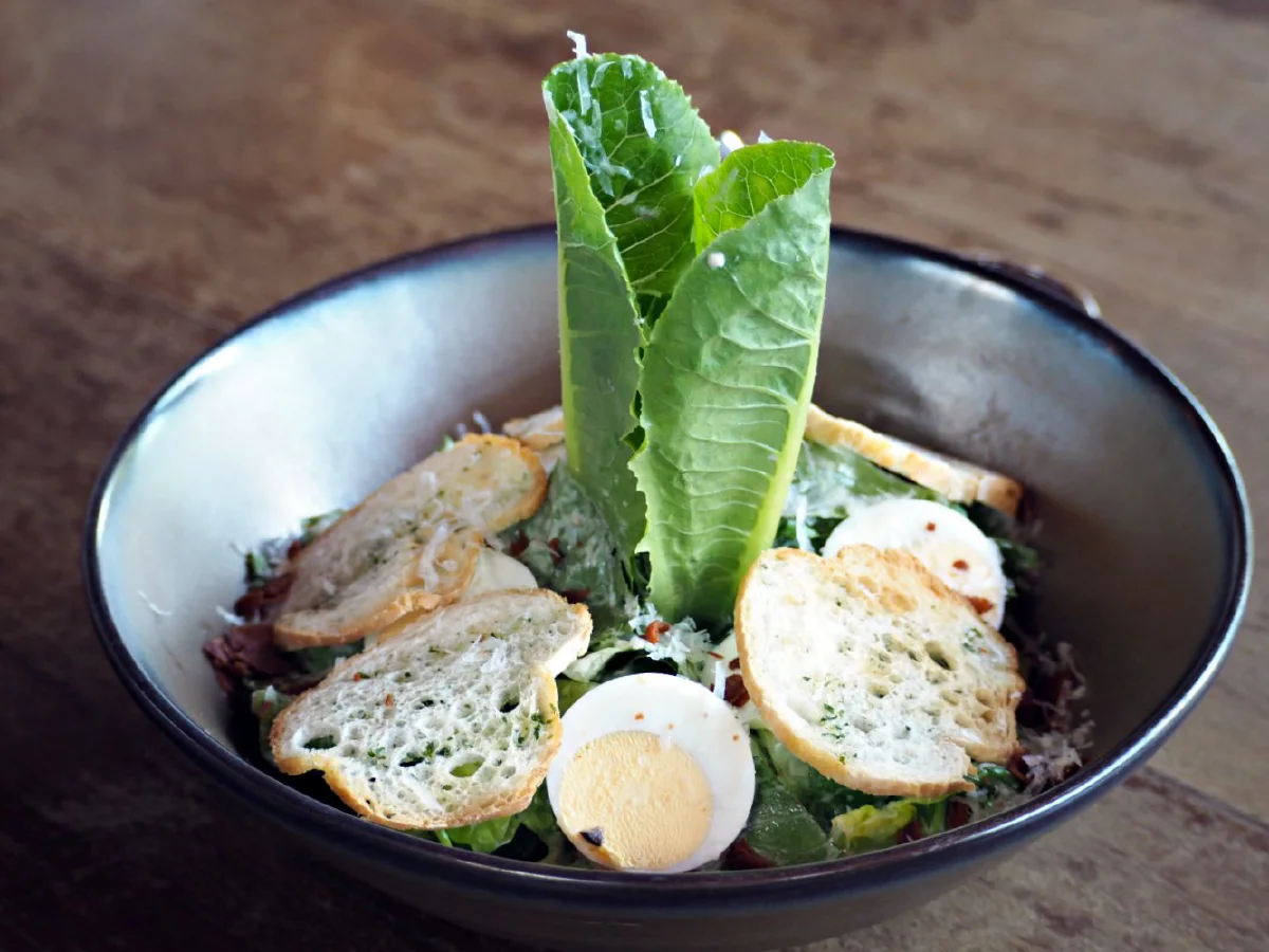 The Salares Coffee Bar & Bistro อิ่มอร่อยทุกจาน มื้อแห่งความสำราญย่านศาลายา