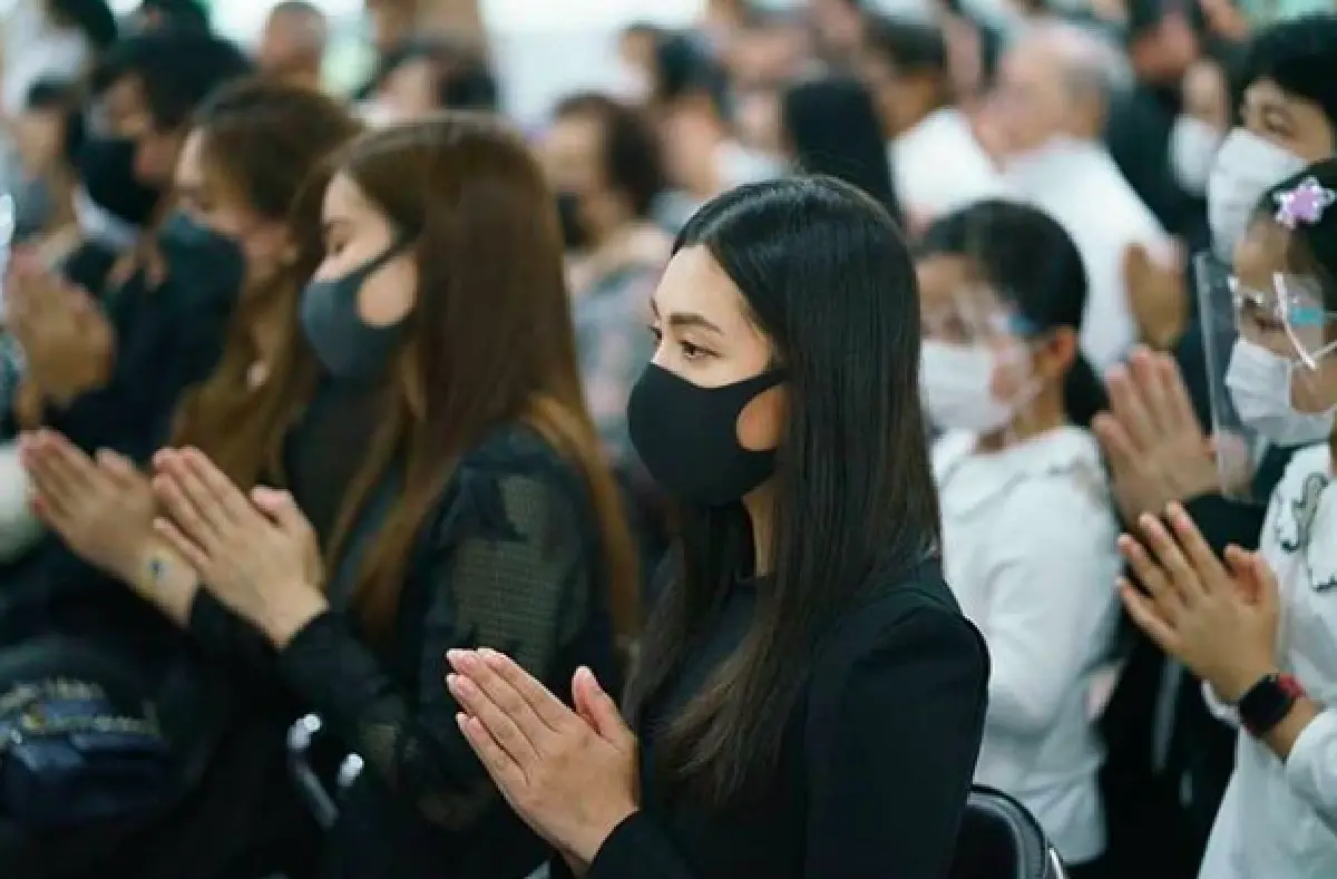 เหล่าคนบันเทิงเดินทางมาร่วมไว้อาลัย “คุณพ่อแต้ว ณฐพร”