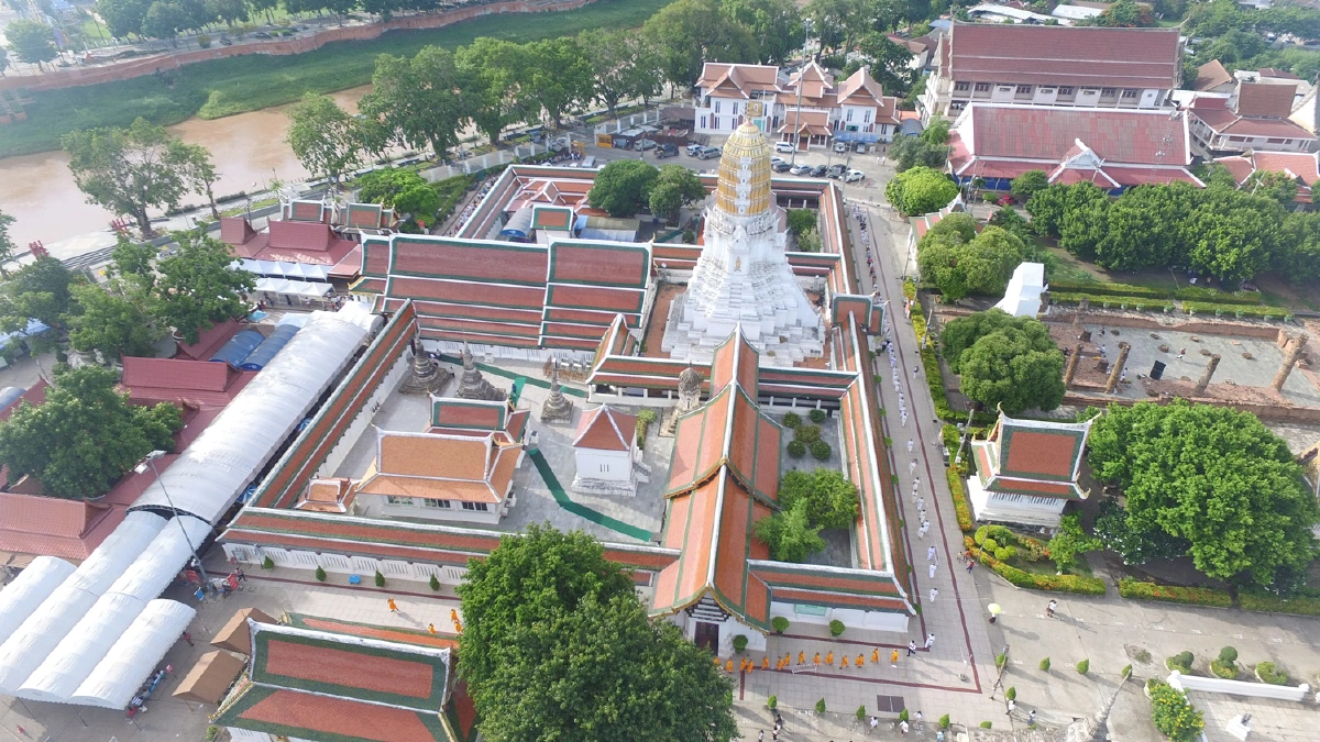 ครั้งแรก!จัดเวียนเทียนแบบ New Normal รอบวิหารพระพุทธชินราชป้องโควิด