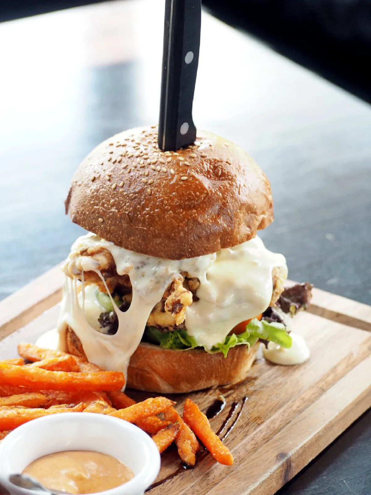 The Salares Coffee Bar & Bistro อิ่มอร่อยทุกจาน มื้อแห่งความสำราญย่านศาลายา