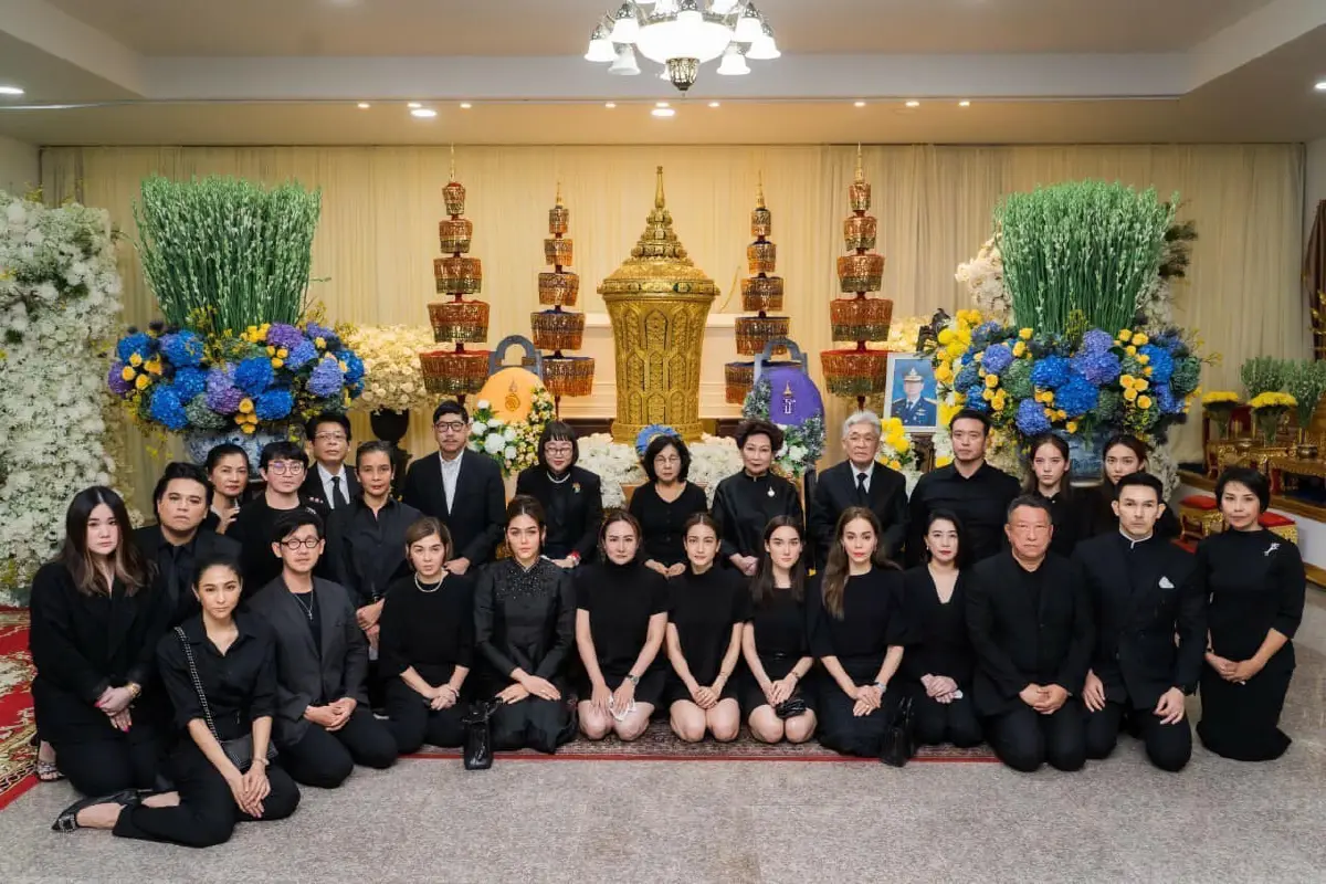 เหล่าคนบันเทิงเดินทางมาร่วมไว้อาลัย “คุณพ่อแต้ว ณฐพร”