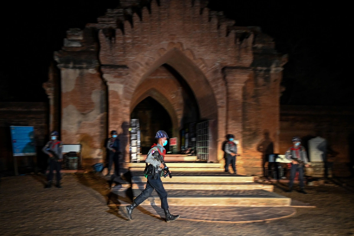 จัดกำลังคุ้มกันเจดีย์พุกาม โจรฉวยโอกาสล็อคดาวน์ขุดสมบัติ 