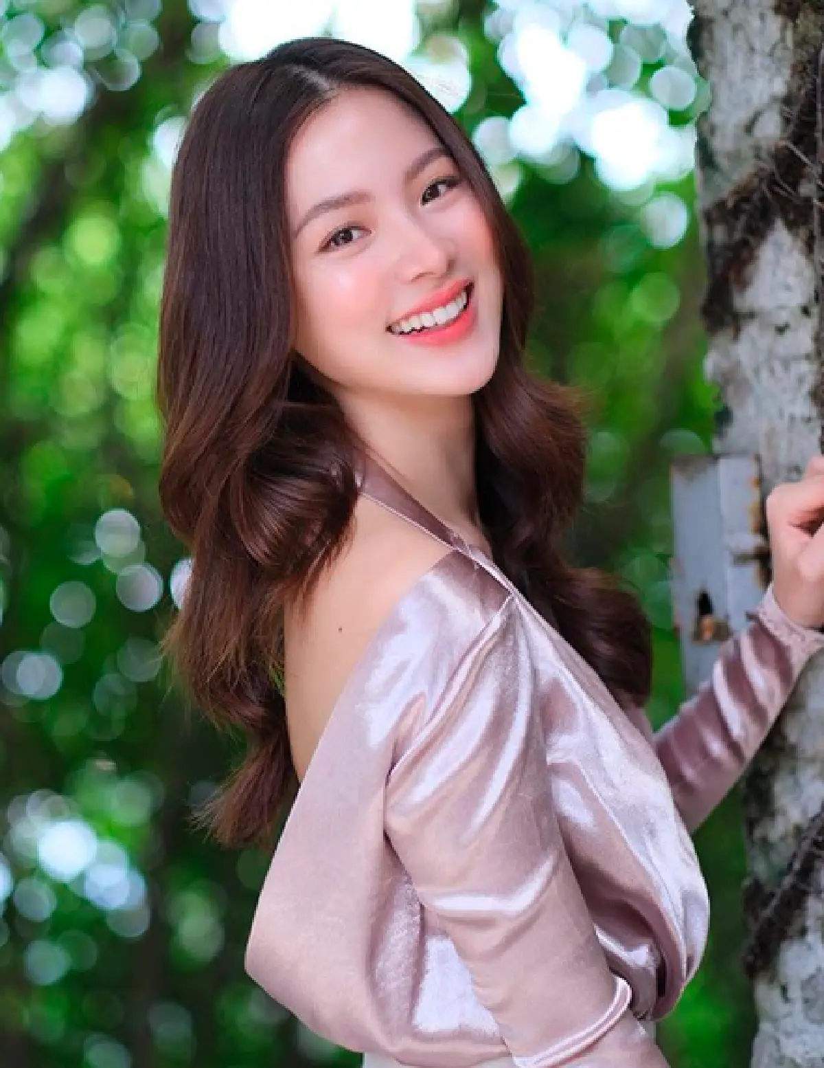 เอ็นดูหนัก! "ใบเฟิร์น" ทำงานหนักจนเบลอ ถึงขั้นใส่รองเท้าผิดคู่ออกนอกบ้าน