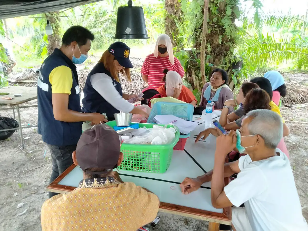 บุกจับผีพนันคาสวนปาล์มลักลอลเล่นโปปั่นฝ่าฝืนพรก.ฉุกเฉิน