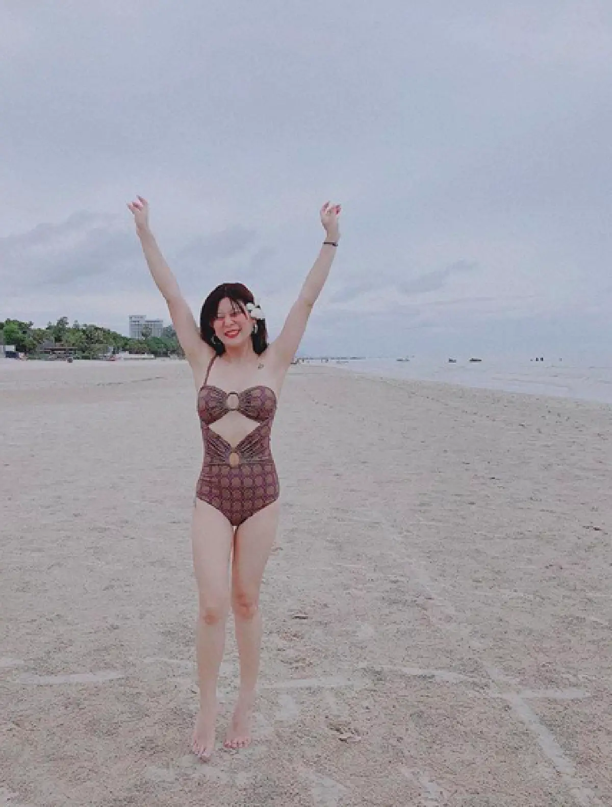 หุ่นแม่แซ่บมาก! “กุ๊บกิ๊บ" อวดหุ่นหลังคลอดเพียง 2 เดือน กับทริปทะเล