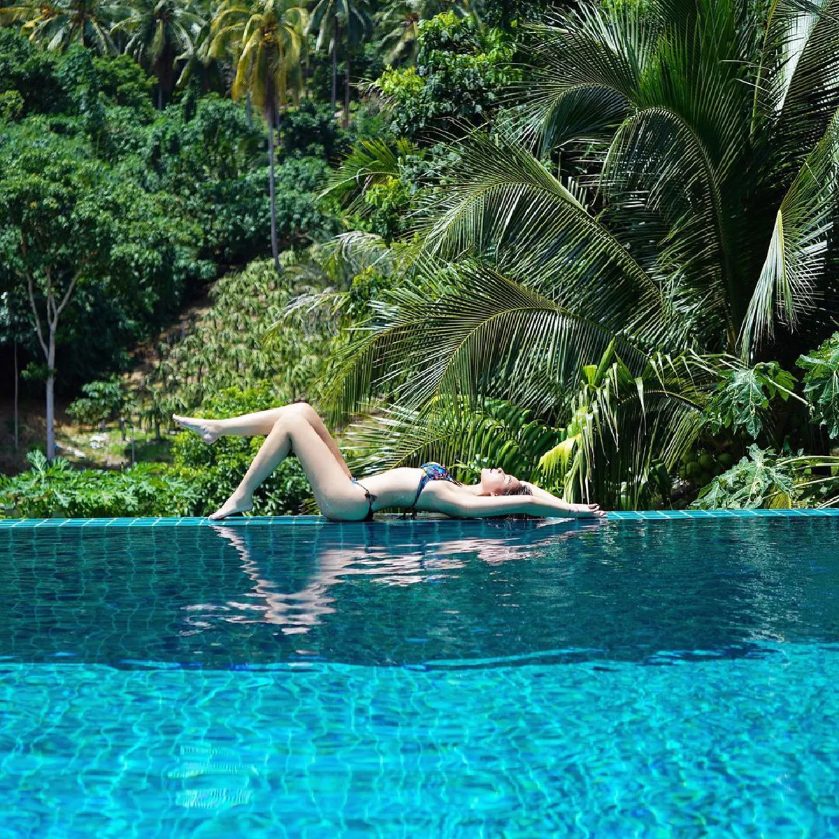 บี น้ำทิพย์ ปล่อยของ! อวดหุ่นเซ็กซี่เต็มๆตาในชุดบิกินี่ตัวจิ๋วที่เกาะเต่า