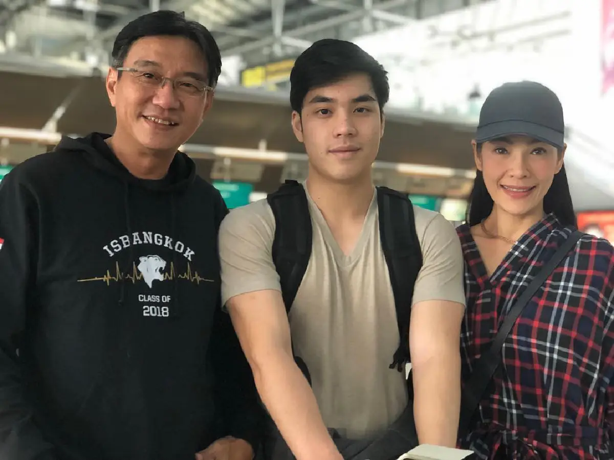 เซ็ตนี้งานดีมาก! น้องเอม ลูกชาย ดู๋ สัญญา หล่อคมเข้ม..โตเป็นหนุ่มเต็มตัวแล้ว