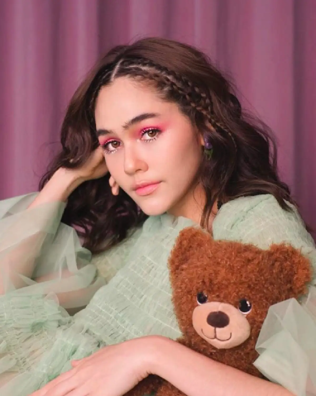 “ชมพู่ อารยา” ยอมรับกำลังทำกิฟต์ หลังหมอดูชื่อดังเปิดดวงลูกสาวมาแน่!