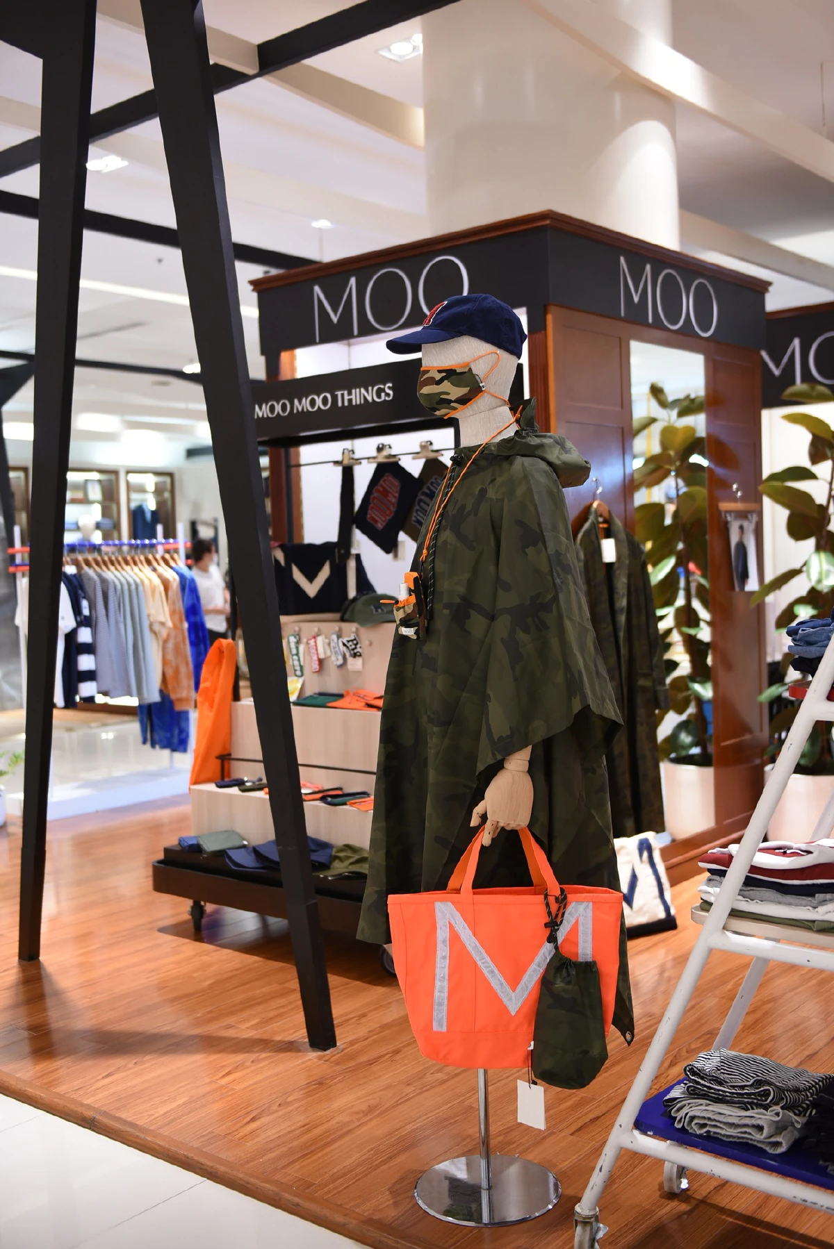 เชา ชวลิต ชวนมิกซ์แอนด์แมทช์เสื้อผ้าผู้ชายสไตล์ MOO 