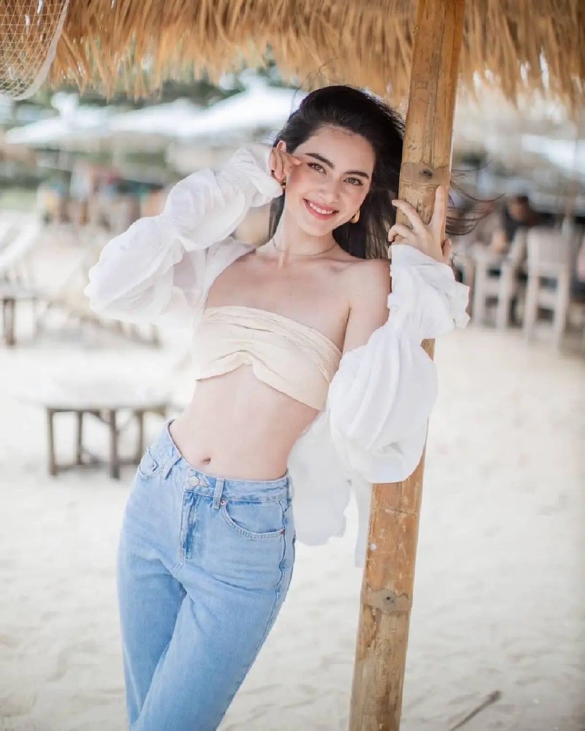 ใหม่ ดาวิกา สวยมากไม่มีสะดุด! กับชุดเดรสสุดเซ็กซี่โพสท่าสวยท้าลมทะเล