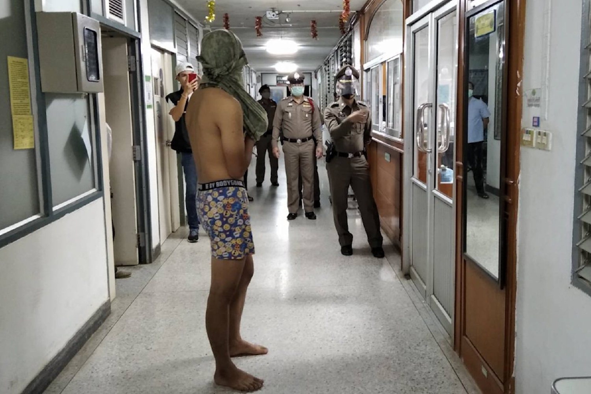 ตร.คุมหนุ่มบุกรพ.หวังขืนใจพยาบาลทำแผน อ้างเมาขาดสติ ตร.คุมหนุ่มบุกรพ.หวังขืนใจพยาบาลทำแผน อ้างเมาขาดสติ